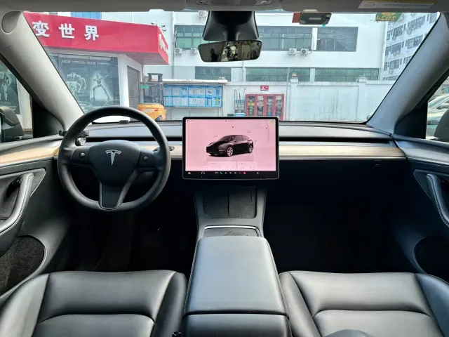 Tesla Model Y — Фото автомобиля 4