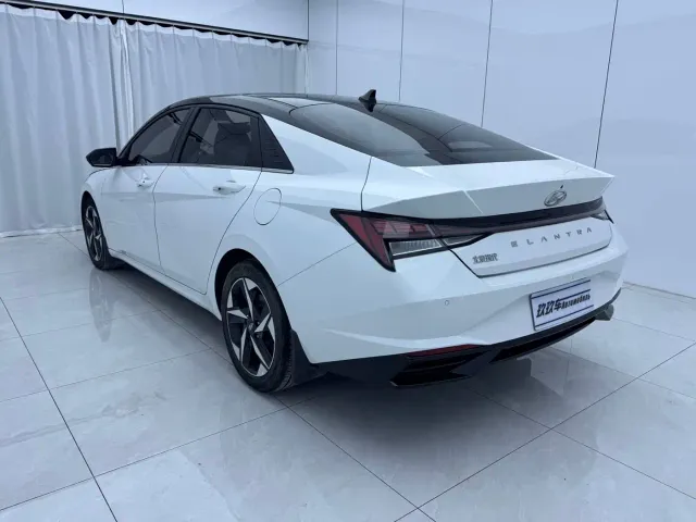 Hyundai Elantra — Фото автомобиля 6