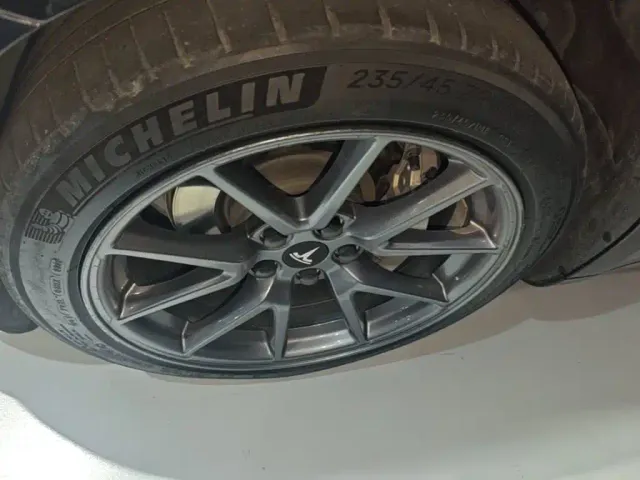 Tesla Model 3 — Фото автомобиля 22