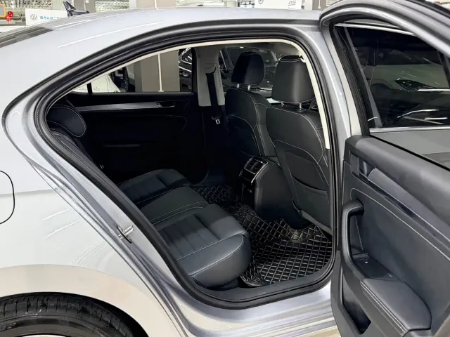 Skoda Superb — Фото автомобиля 12
