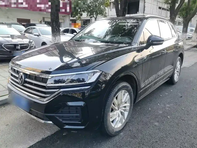 Фотография автомобиля — Volkswagen Touareg