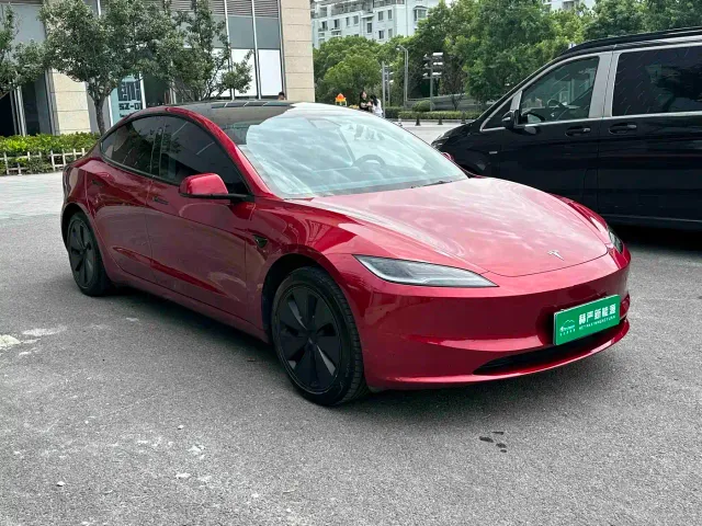 Фотография автомобиля — Tesla Model 3