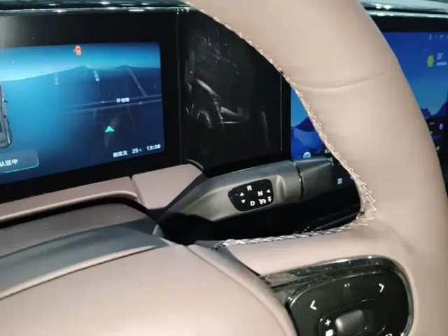 Leapmotor C11 — Фото автомобиля 13