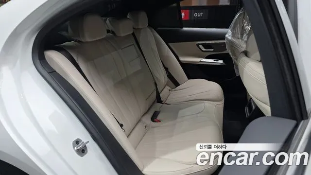 Mercedes-Benz E-Class — Фото автомобиля 11