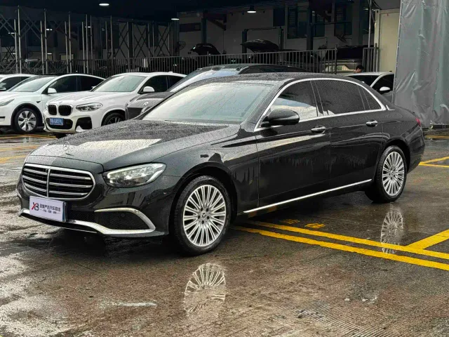 Фотография автомобиля — Mercedes-Benz E-Class