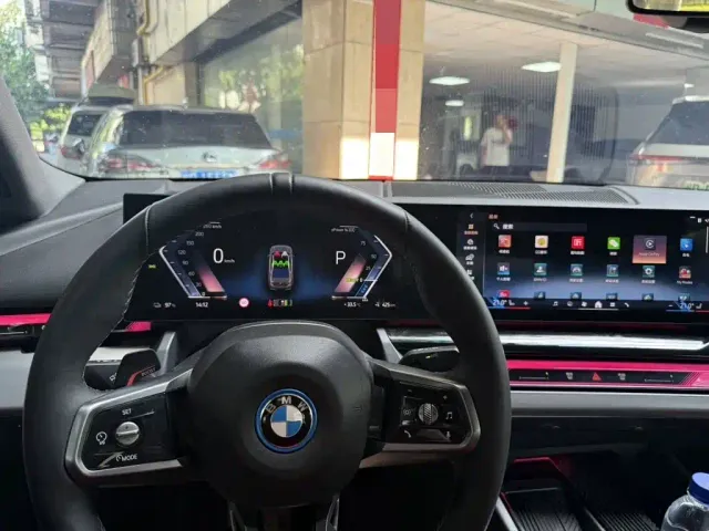 BMW i5 — Фото автомобиля 6