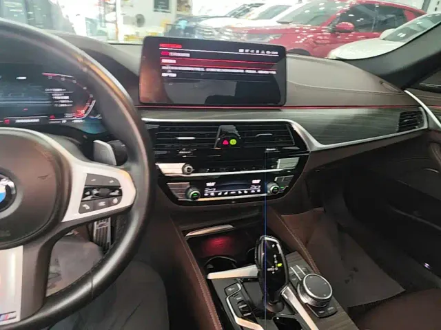 BMW 5 Series — Фото автомобиля 9