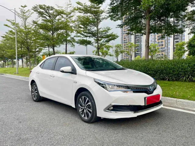 Toyota Corolla Twin Engine E+ — Фото автомобиля 3