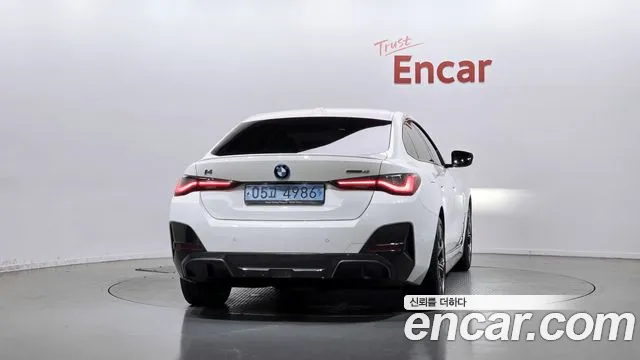 BMW i4 — Фото автомобиля 4