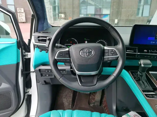 Toyota Sienna — Фото автомобиля 6