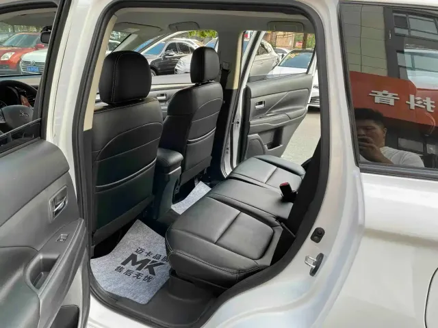 Mitsubishi Outlander — Фото автомобиля 8