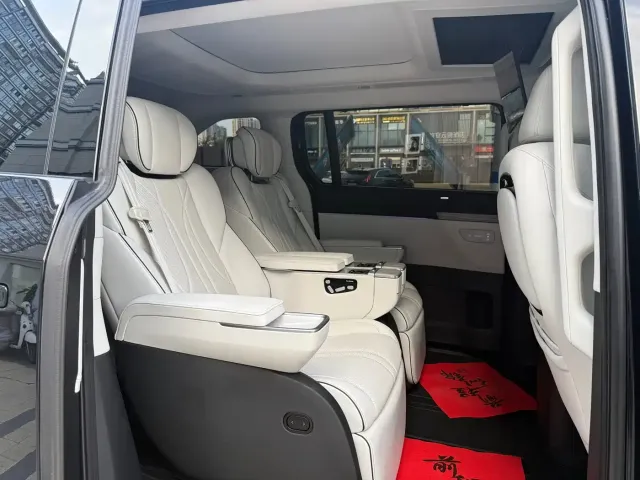 Xpeng X9 — Фото автомобиля 9