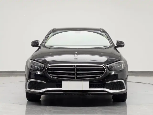 Mercedes-Benz E-Class — Фото автомобиля 2