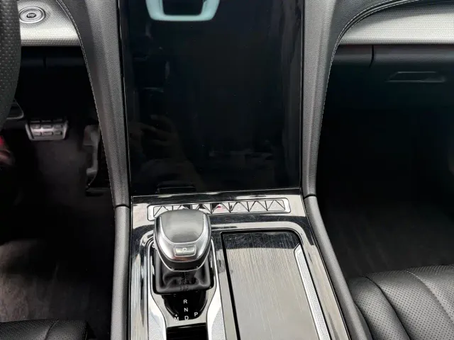 Hongqi H5 — Фото автомобиля 11