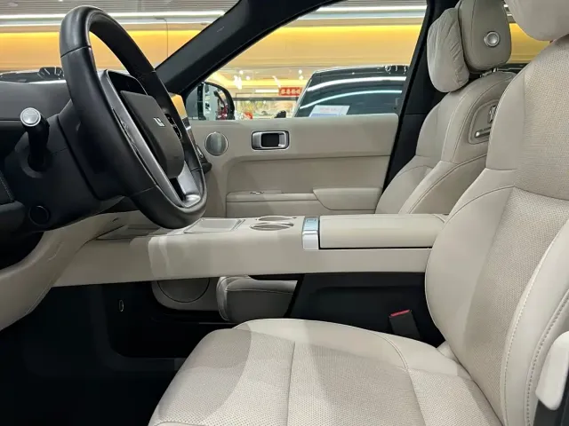 Li Auto L8 — Фото автомобиля 5