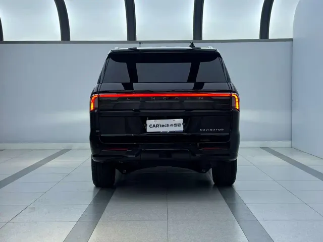 Lincoln Navigator — Фото автомобиля 4