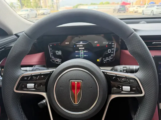 Hongqi H5 — Фото автомобиля 17