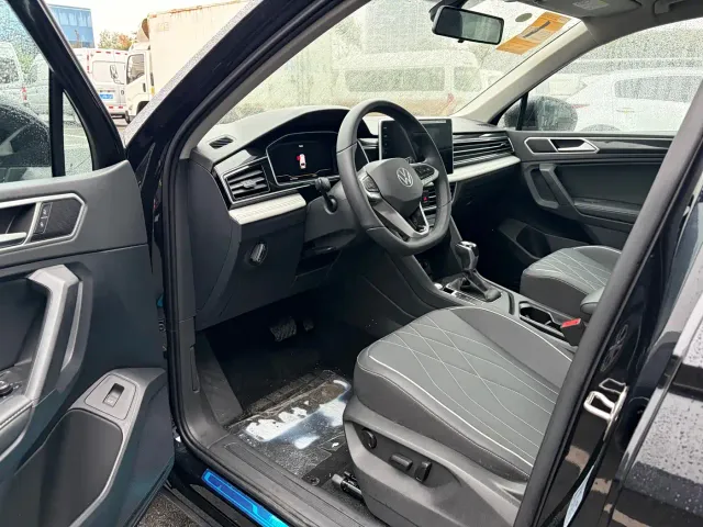 Volkswagen Tiguan L — Фото автомобиля 9