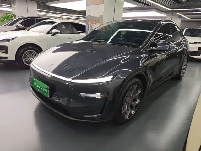 Фотография автомобиля — Tesla Model Y L