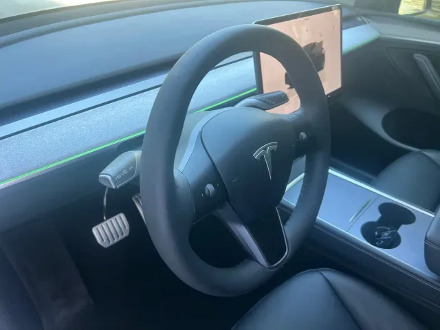 Tesla Model Y — Фото автомобиля 13
