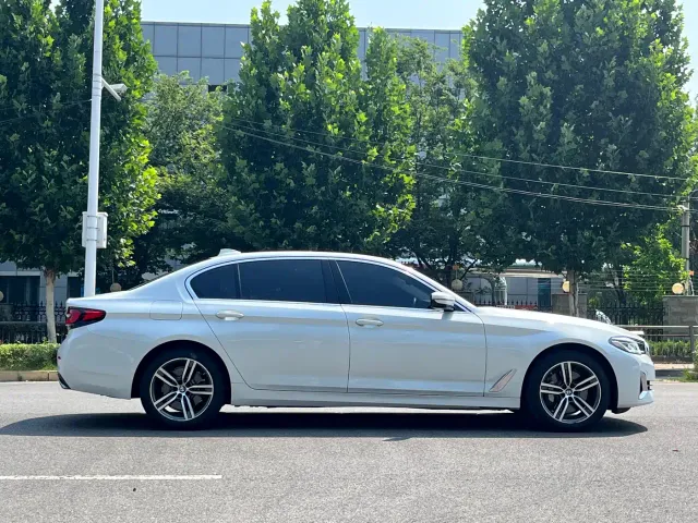 BMW 5 Series — Фото автомобиля 4