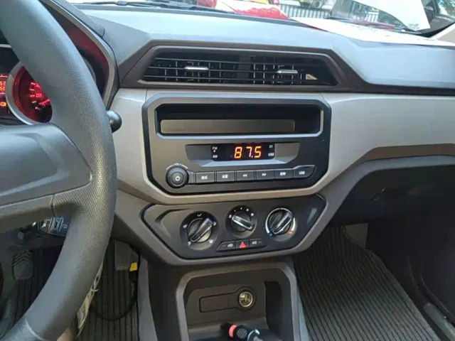 Wuling Hongguang — Фото автомобиля 12