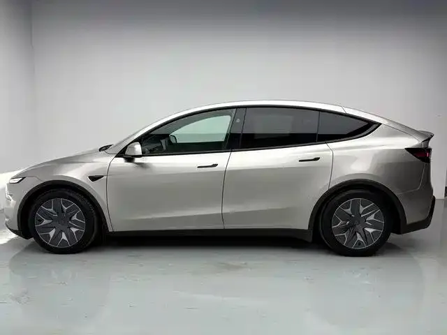 Tesla Model Y L 2025 Facelift Long Range AWD — Фото автомобиля 3