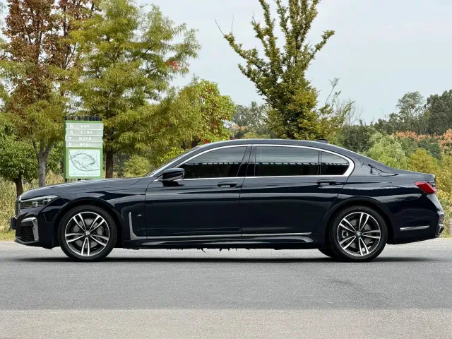 BMW 7 Series — Фото автомобиля 17