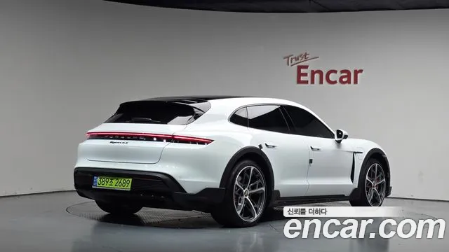 Porsche Taycan — Фото автомобиля 2