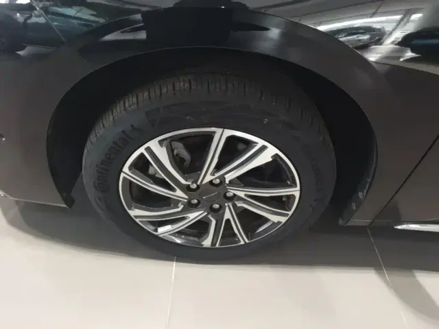 Maxus G90 — Фото автомобиля 22