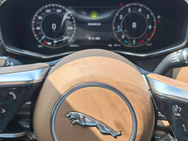Jaguar XFL — Фото автомобиля 3