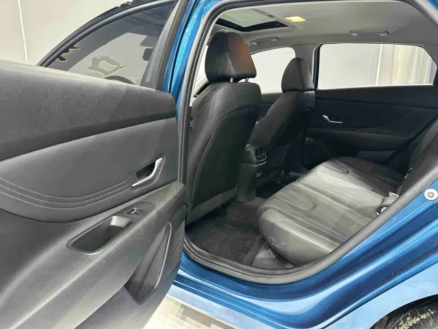 Hyundai Elantra — Фото автомобиля 16
