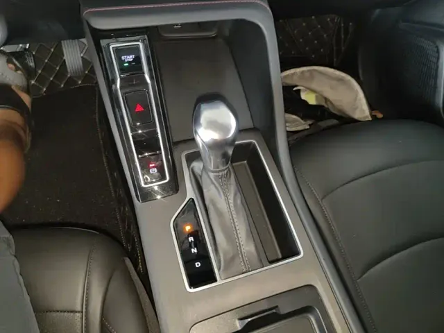 Roewe i5 — Фото автомобиля 13