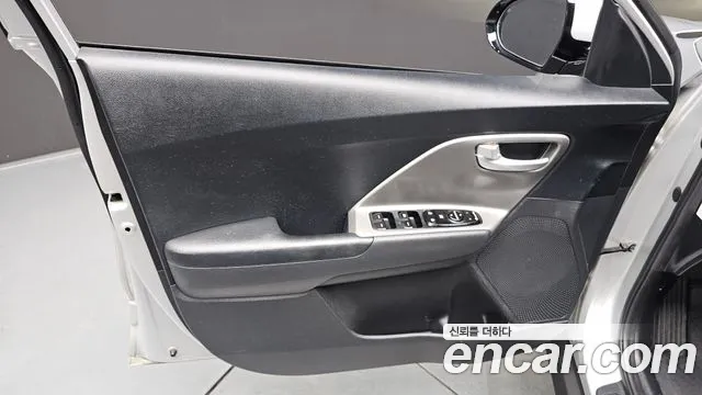 Kia Niro — Фото автомобиля 13