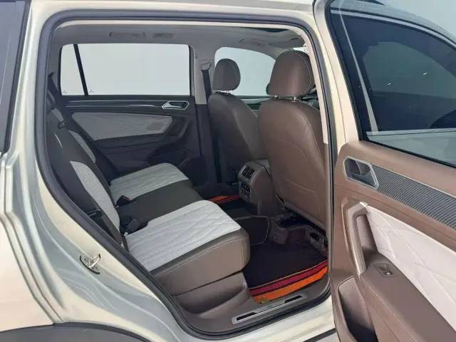 Volkswagen Tiguan L — Фото автомобиля 5