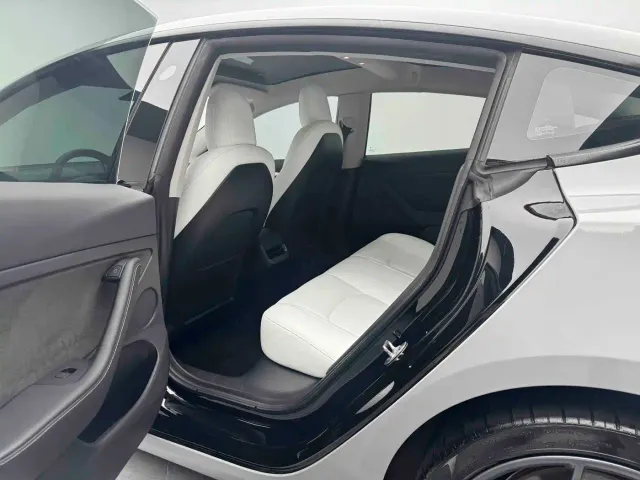 Tesla Model 3 — Фото автомобиля 8