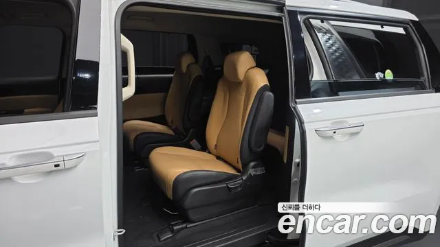 Kia Carnival Generation 4 — Фото автомобиля 11