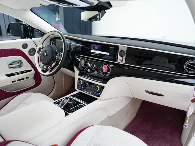 Rolls-Royce Spectre — Фото автомобиля 16