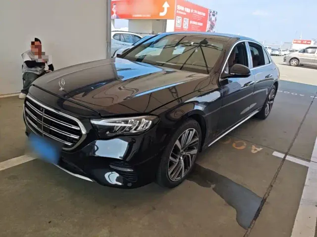 Фотография автомобиля — Mercedes-Benz E-Class