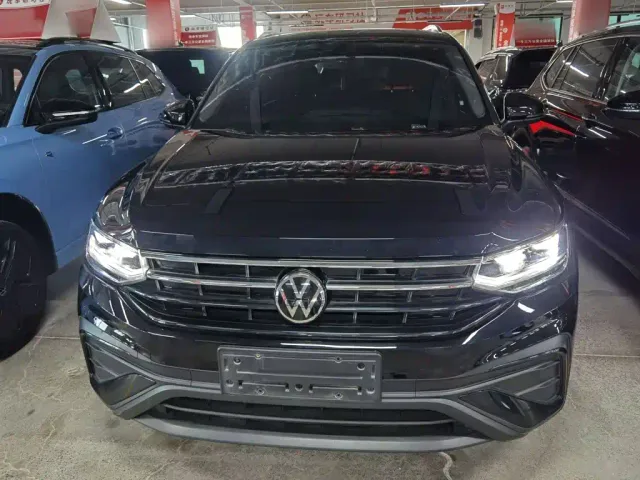 Volkswagen Tiguan L — Фото автомобиля 2