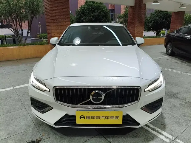 Volvo S60 — Фото автомобиля 6
