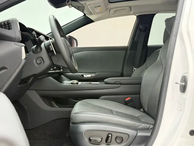 Lexus RZ — Фото автомобиля 5