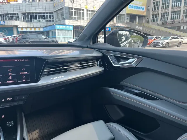 Audi Q4 e-tron — Фото автомобиля 9