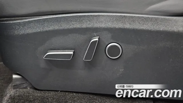 Tesla Model Y — Фото автомобиля 27