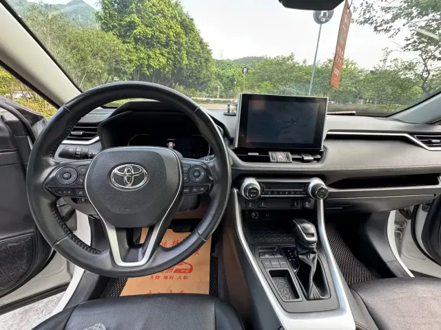 Toyota RAV4 — Фото автомобиля 11
