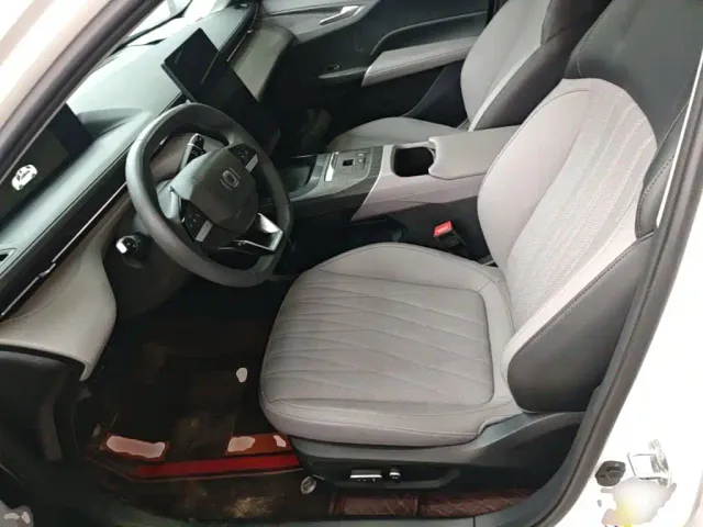 Changan Qiyuan A05 — Фото автомобиля 14