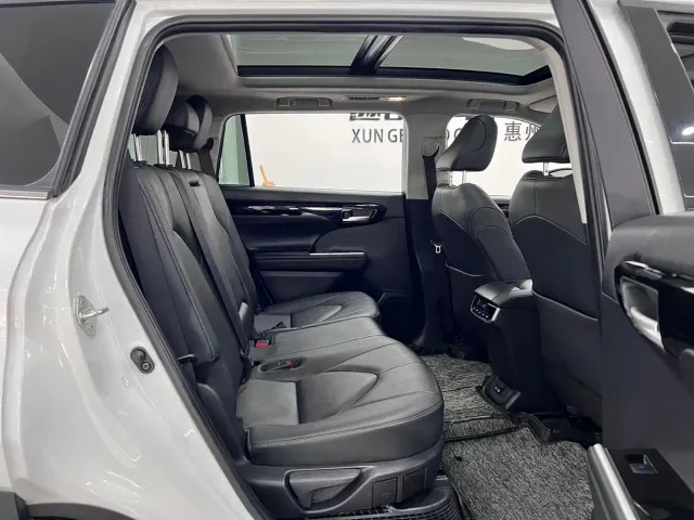 Toyota Highlander — Фото автомобиля 12