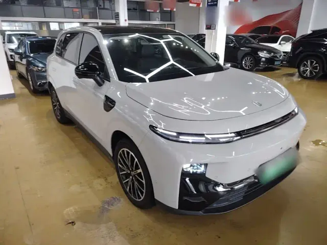Leapmotor B10 — Фото автомобиля 3