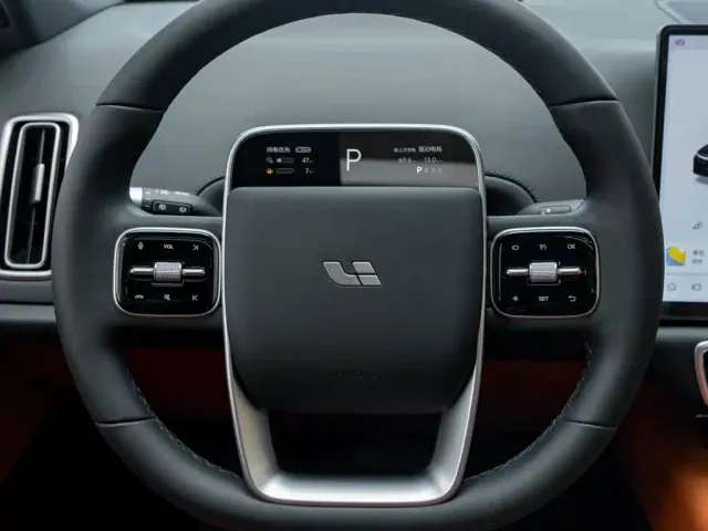 Li Auto L6 — Фото автомобиля 16