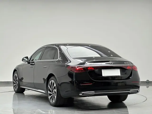 Mercedes-Benz E-Class — Фото автомобиля 6